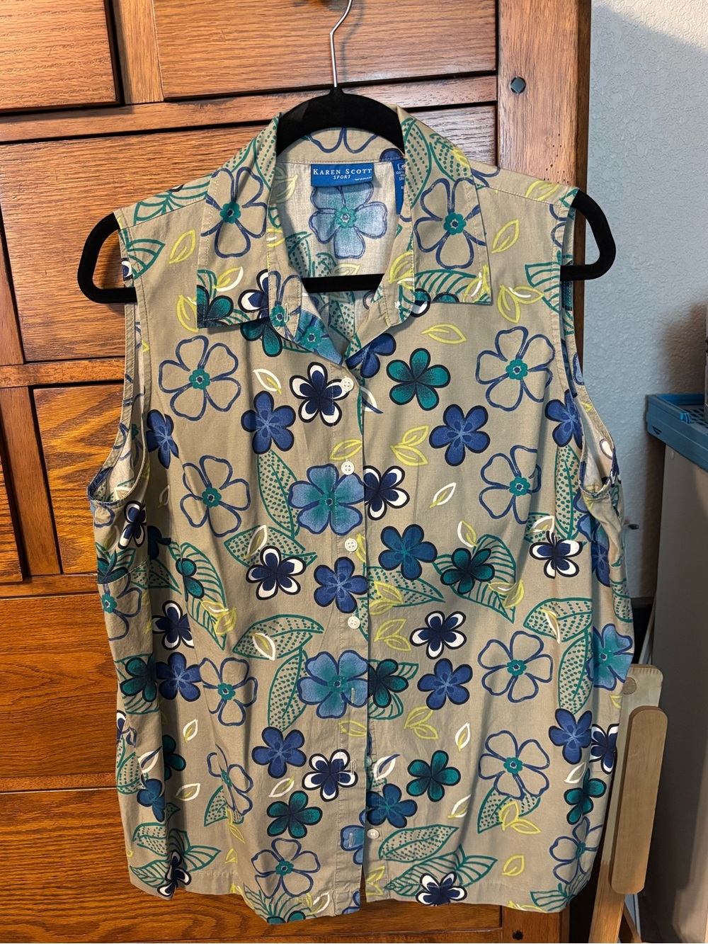 Karen Scott Sleeveless Button-Front Floral Top in Khaki and Blue
